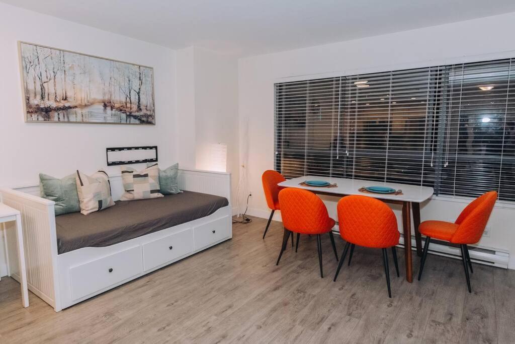 Modern Condo In The Heart Of Dt Overlooking City Vancouver Exterior photo