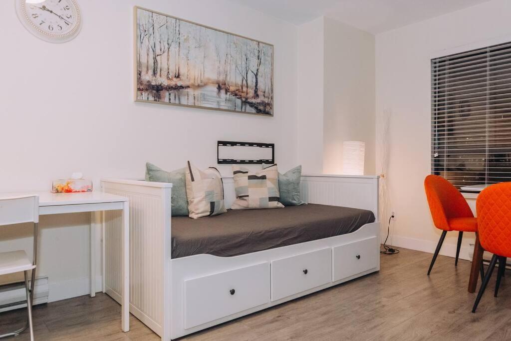 Modern Condo In The Heart Of Dt Overlooking City Vancouver Exterior photo