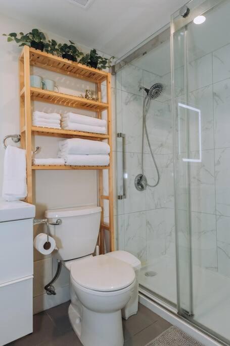 Modern Condo In The Heart Of Dt Overlooking City Vancouver Exterior photo