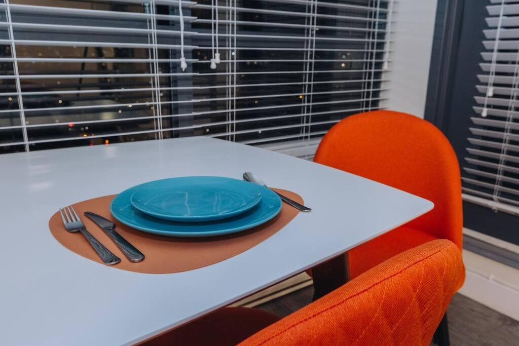 Modern Condo In The Heart Of Dt Overlooking City Vancouver Exterior photo
