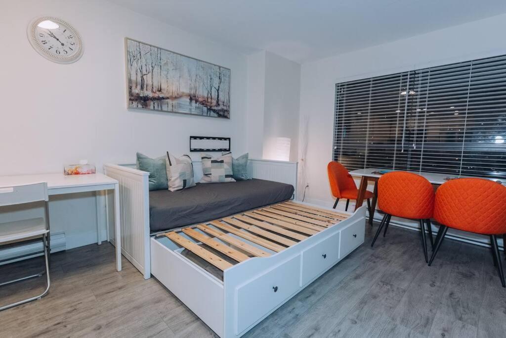 Modern Condo In The Heart Of Dt Overlooking City Vancouver Exterior photo